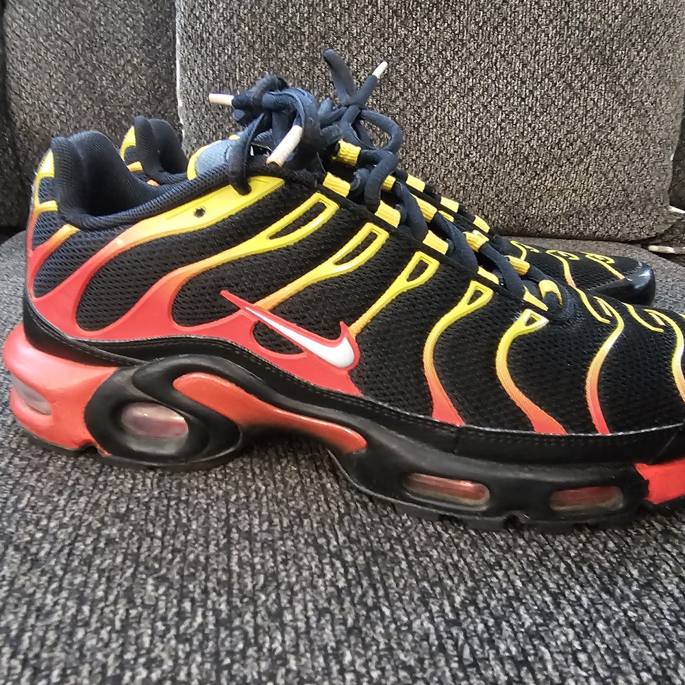 Nike Air Max Plus Black and Yellow 8Men